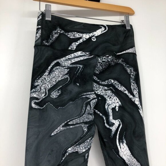 Silver Icing black and grey marble swirl cropped athletic leggings - Picture 8 of 13